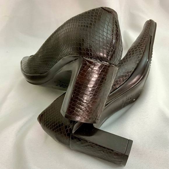 NWOT BCBG MAXAZRIA Brown Snakeskin Leather Pumps Block 2.75” Heel Vintage 6m - Picture 4 of 7